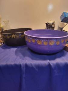 lot 3586 image: Two Halloween Plastic bowls