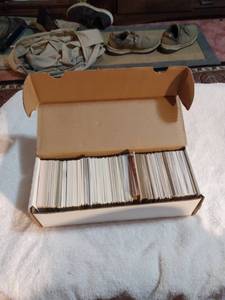 lot 4005 image: mixed lot of baseball cards with some football