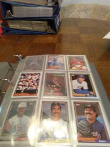lot 4046 image: binder with 70 pages of 1992 Topps