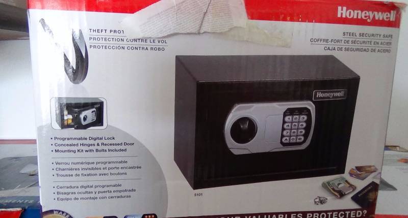 lot 4069 image: Honeywell 5101 Steel Security Safe, 0.31 Cubic Feet, Black