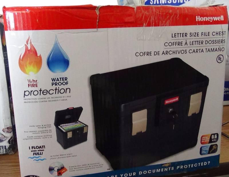 lot 4066 image: Honeywell 1106 12 Hour FireWater Safe File Chest 0.6 Cubic Feet