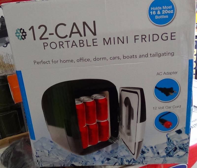 lot 4078 image: 12-Can Portable Mini Fridge