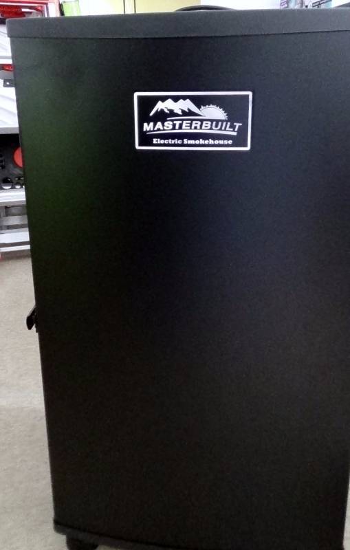 lot 4006 image: Masterbuilt 30 Electric Smokehouse