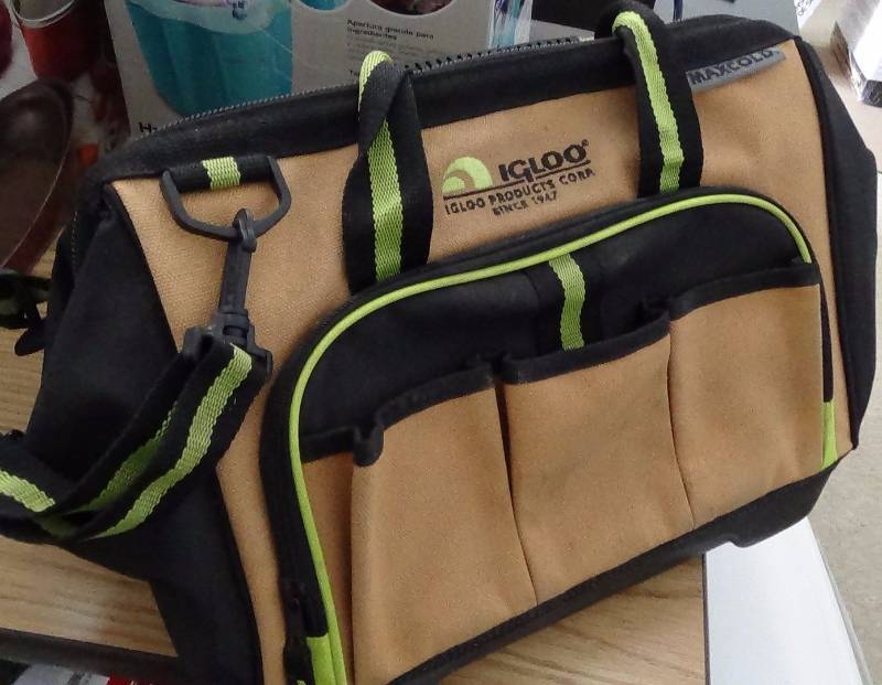 lot 4021 image: Igloo Max Cold Insulated Cooler Tote