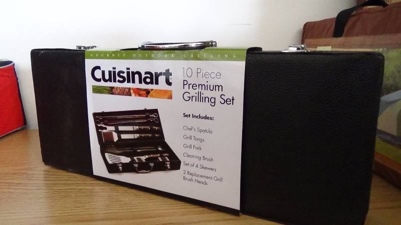 lot 4089 image: Cuisinart CGS-2010 Premium Grilling Set (10-Piece)
