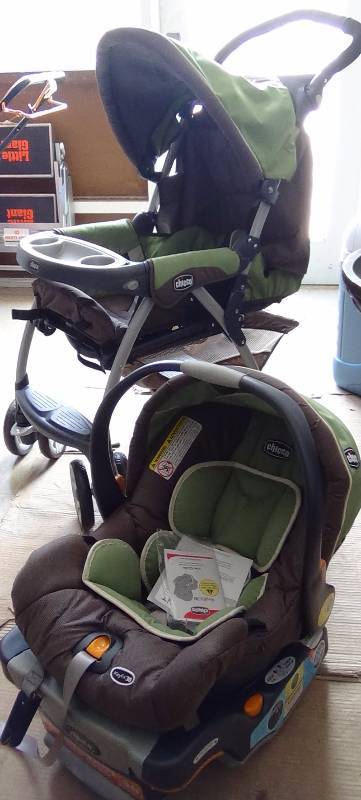 lot 3286 image: Chicco Cortina Travel System