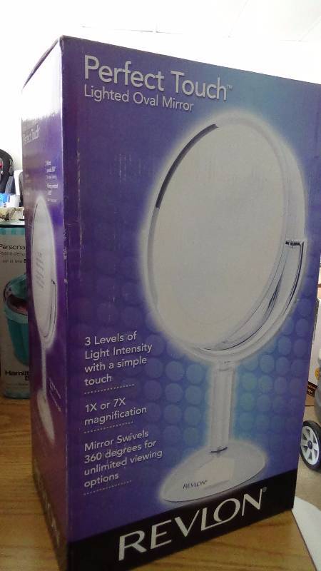 lot 2865 image: Revlon Perfect Touch Lighted Oval Mirror