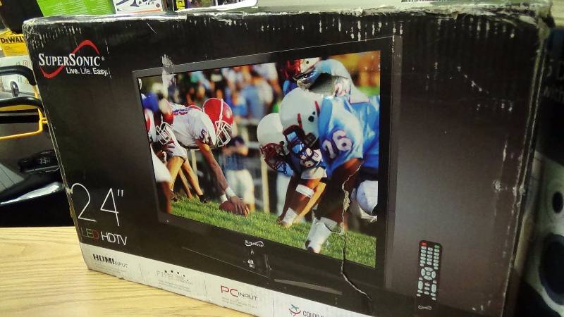 lot 4111 image: SuperSonic 1080p LED Widescreen HDTV with HDMI Input and ACDC Compatible for RVs, 24-Inch