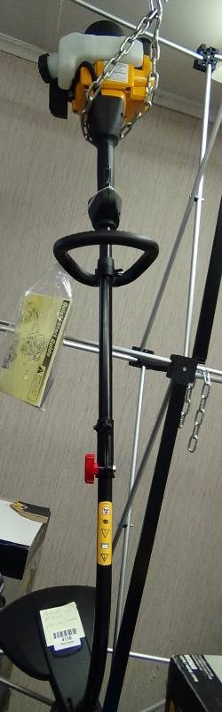 lot 4118 image: Poulan Pro PP28CD 28cc Curved Shaft String Trimmer