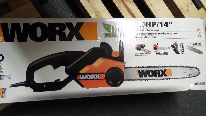 lot 4026 image: WORX WG300 14-Inch 3 HP 14 Amp Electric Chain Saw