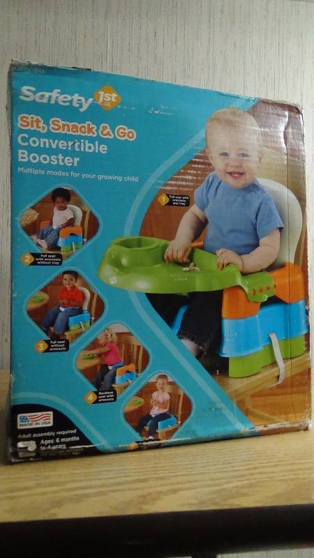 lot 4130 image: Safety 1st Sit, Snack, and Go Convertible Booster Seat