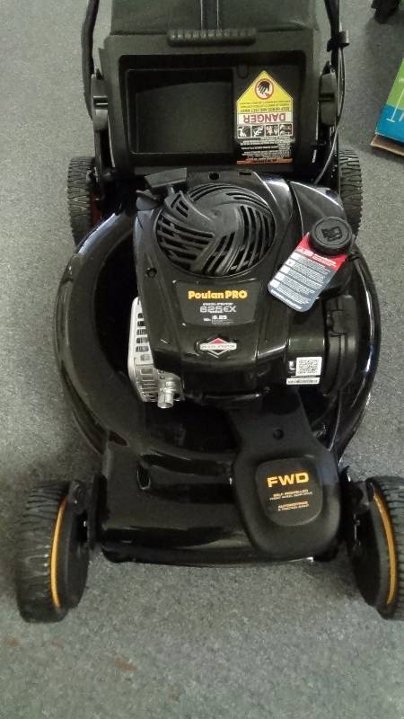 lot 4003 image: Poulan Pro Briggs 625ex BagMulch 2 in 1 Front Wheel Self Propelled Mower 22-Inch Deck
