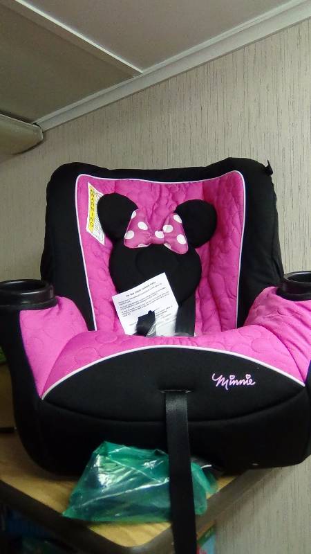 lot 4030 image: Disney APT Convertible Car Seat, Mouseketeer Minnie