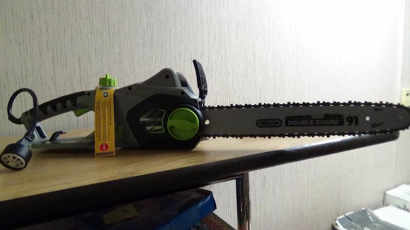 lot 3278 image: Earthwise 16-Inch 12-Amp Corded Electric Chain Saw