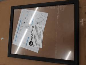 lot 47613 image: 14 in x 18 in Plastic Picture Frame