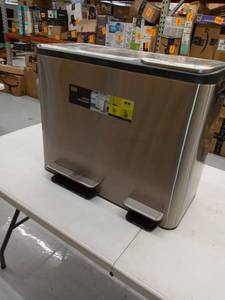 lot 47654 image: Recycling Bin and Trash Can DAMAGED