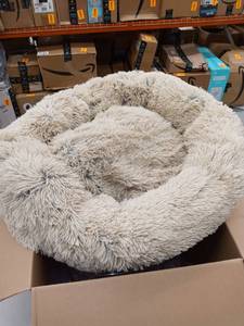 lot 47673 image: Medium Sized Dog Bed USED