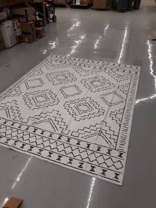 lot 47812 image: 7 ft by 9 ft Area Rug