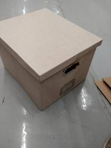 lot 47898 image: foldaway box DAMAGED