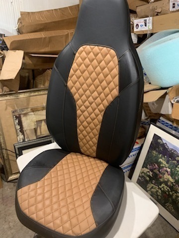 lot 1221 image: 1 New Bucket Seat