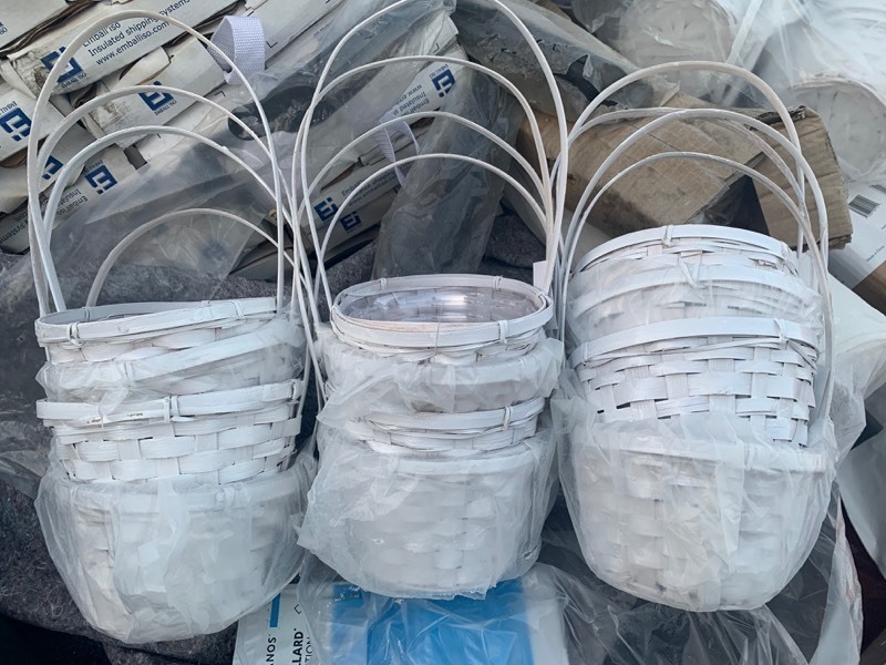 lot 572 image: 12 Plant Baskets