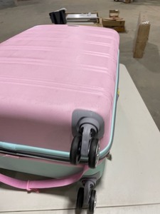 lot 54931 image: Rockland suitcase large