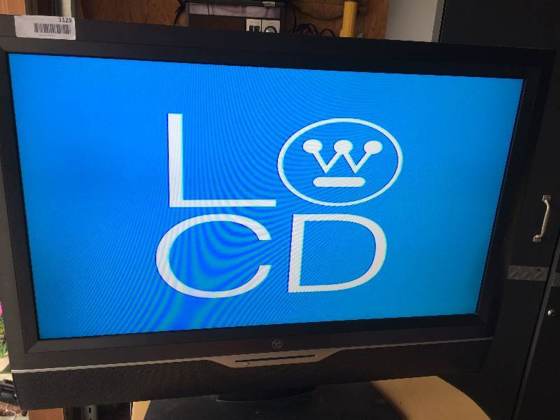 lot 1123 image: WESTINGHOUSE 32 INCH TV with DVD