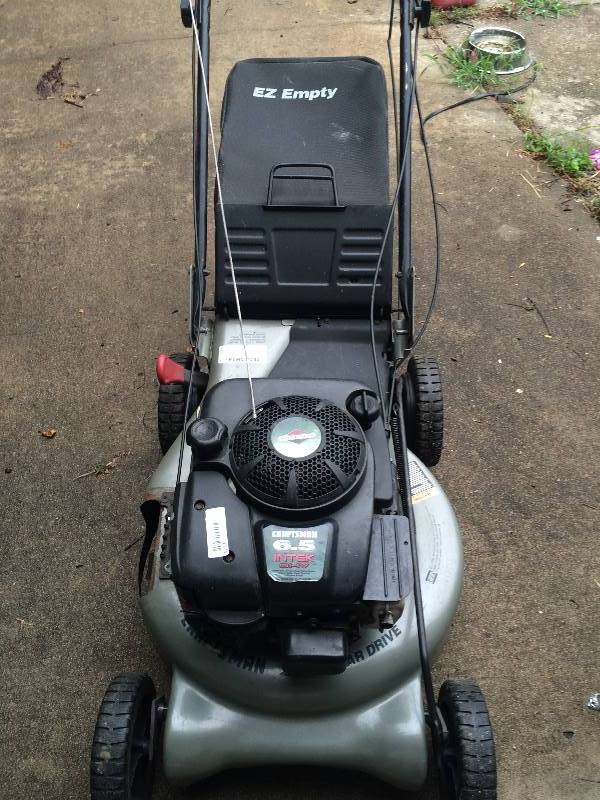 lot 1124 image: CRAFTMAN 6.5 INTEX MOWER SELF PROPELLED WITH BAG