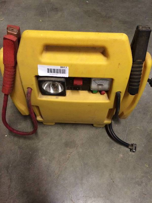 lot 1077 image: BATTER CHARGERJUMPERAIRCOMPRESSOR