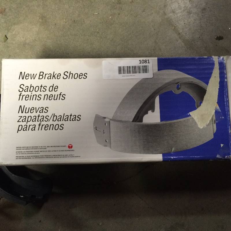 lot 1081 image: NEW BREAK SHOES