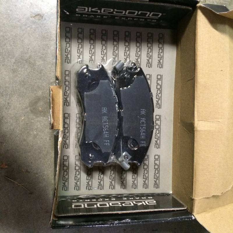 lot 1082 image: AKEBONO BRAKE PADS APPEAR NEW