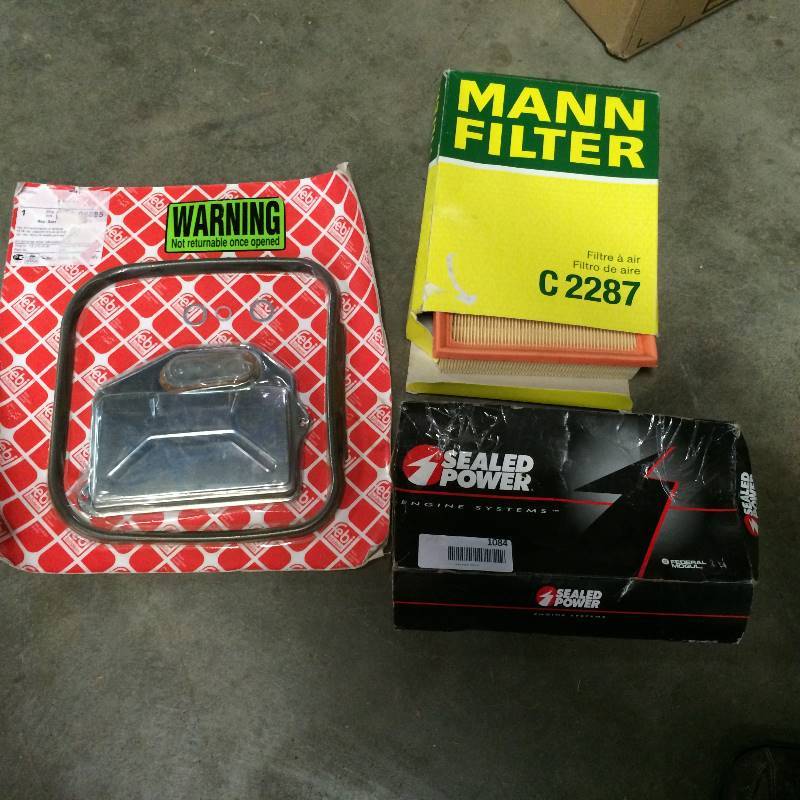 lot 1084 image: Misc car parts. see picks