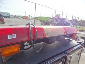 lot 1660 image: Emergency vehicle roof mount light bar