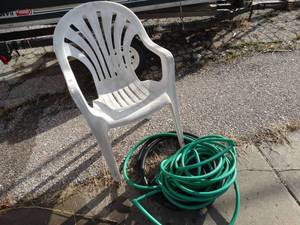 lot 1662 image: Plastic patio chair & garden hose