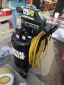 lot 1670 image: Central 21 gallon 2.5 HP air compressor- 125 PSI w air hose- NICE
