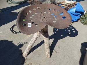 lot 1697 image: Tractor seat on tree limb stand- Very neat seat