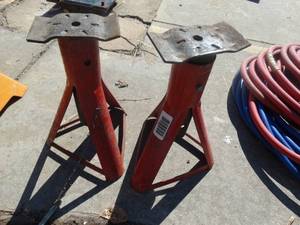 lot 1707 image: Pair of jack stands