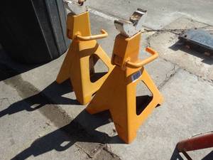 lot 1708 image: Pair of jack stands