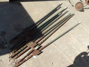 lot 1720 image: 10 metal T posts