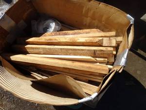 lot 1723 image: Lot of wood pieces for Bee hive