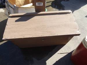 lot 1724 image: Wood Bee trap