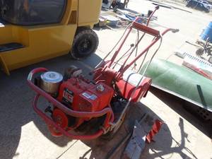 lot 1750 image: Troy-Bilt HORSE gas rear tine rototiller- 7 HP IC Briggs & Stratton motor-