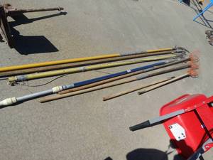 lot 1758 image: Various long handle tools