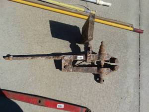 lot 1759 image: Blacksmith post vise
