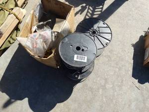 lot 1772 image: Lot of various electric fence parts