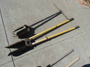lot 1774 image: Post hole diggers & auger