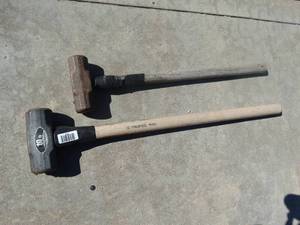lot 1775 image: 2 sledge hammers