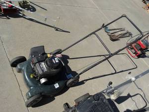 lot 1783 image: Bolens 148cc 20 gas push mower