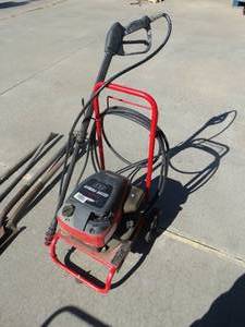 lot 1785 image: Quattro 1500 PSI gas power washer w hose & wand