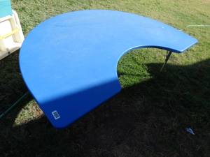 lot 1791 image: Plastic half round teacherstudent table w adjustable legs